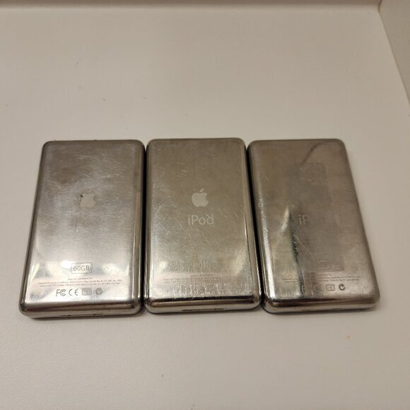 1X Apple iPod Classic 5th Generation 60GB with accessories Black 1 Year Warranty - Picture 2 of 13